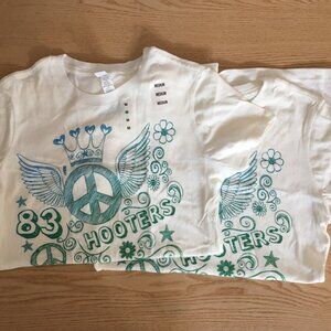 New Bundle of 2 Womens Hooters Peace T-Shirts from Chicago Size Medium